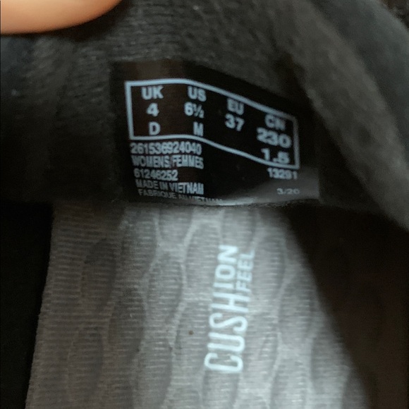 New Clarks collection Women Black leather sneakers ultimate comfort size 6.5 US - Picture 8 of 8